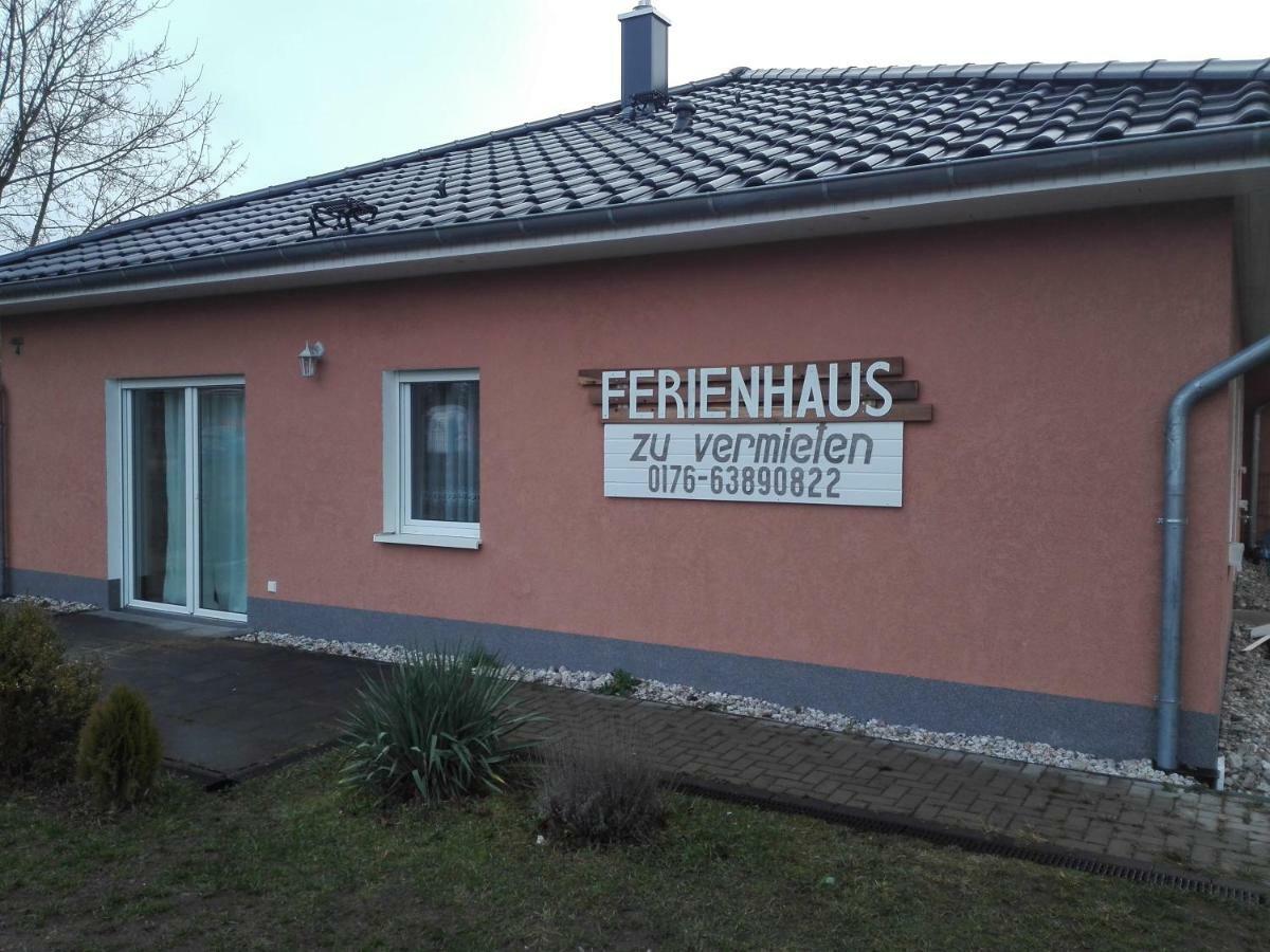 Am Bahnhof