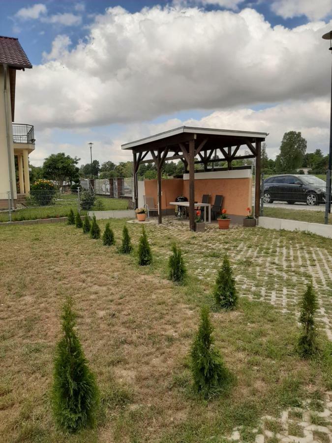 Am Bahnhof